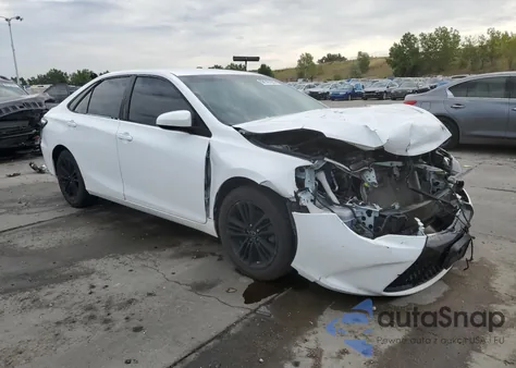 2015 Toyota Camry Le z USA, uszkodzony, nr VIN 4T1BF1FKXFU932547